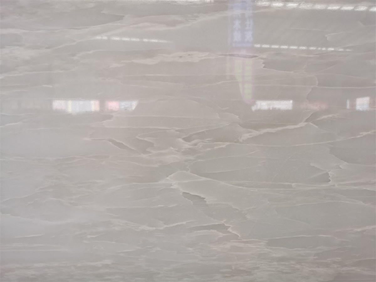 卡里冰玉-百湖（香港）矿业